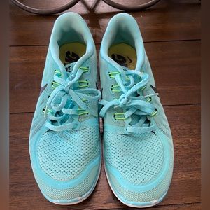 WOMENS NIKE 7.5 SNEAKERS BLUE GREEN WHITE